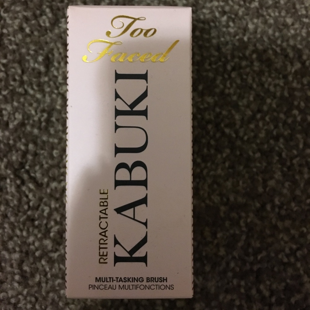 Traveled too faced brush